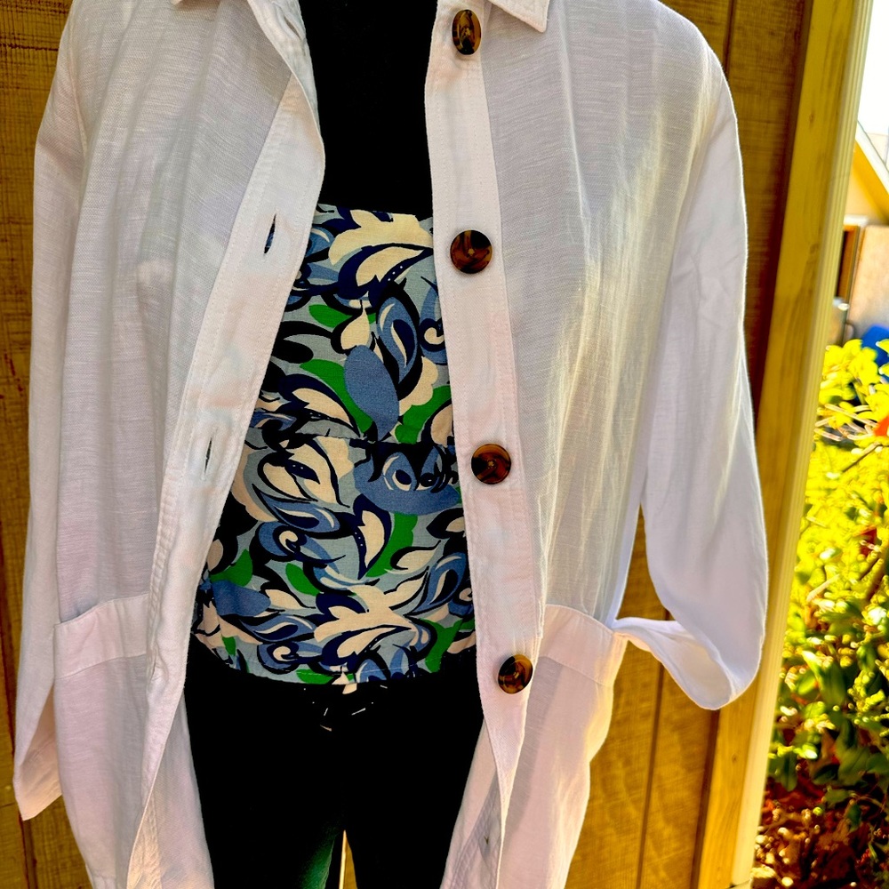 Light linen white jacket.